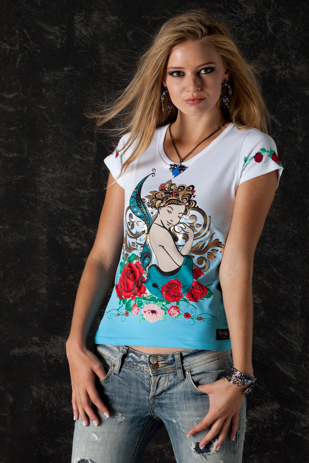 T-Shirt Woman in Love, front view
